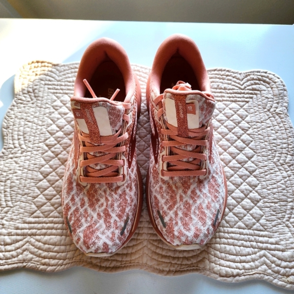Women's Brooks Ghost 14 Running Shoes Size 8 Medium Width